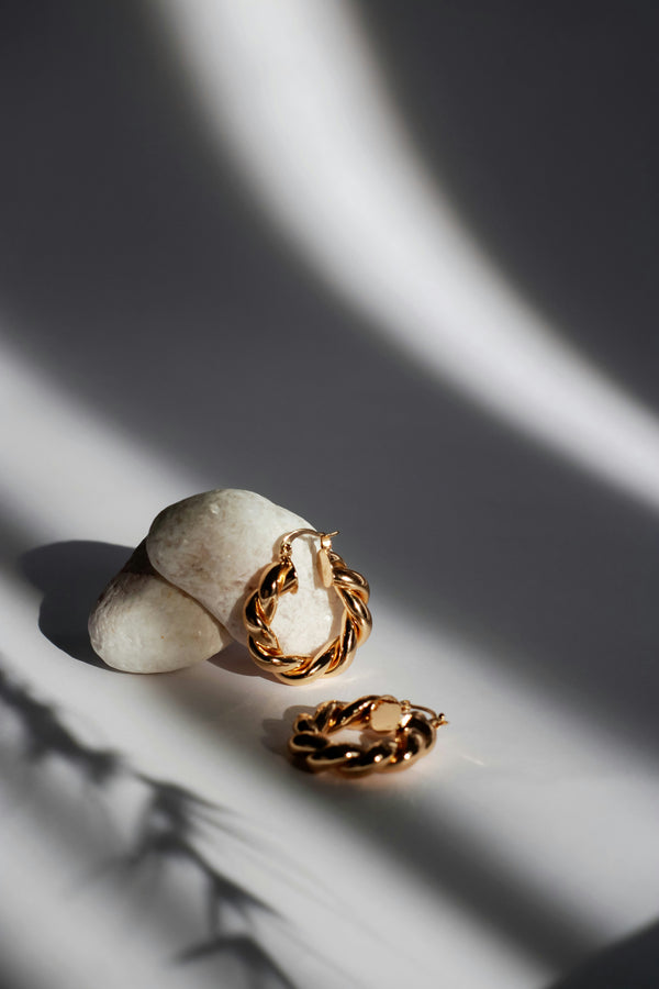 TWISTED SCULPTURAL HOOPS